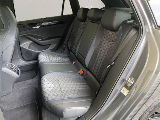 VW Passat Variant 2.0 TDI R-Line DSG