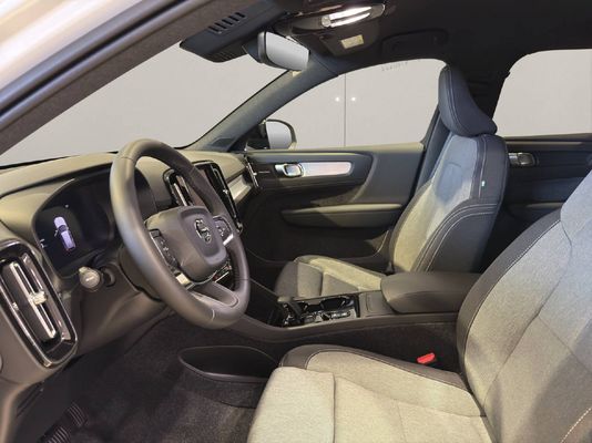Volvo XC40 2.0 B3 MH Plus Dark