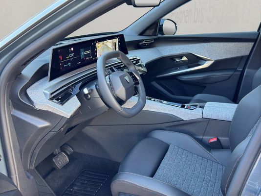 Peugeot 5008 1.6 PHEV Allure