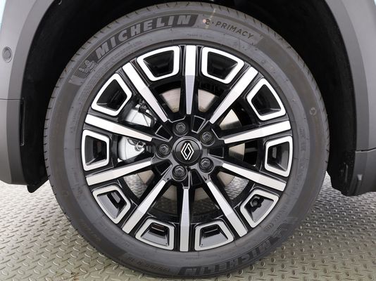 Renault R4 E-Tech Comfort Range iconic