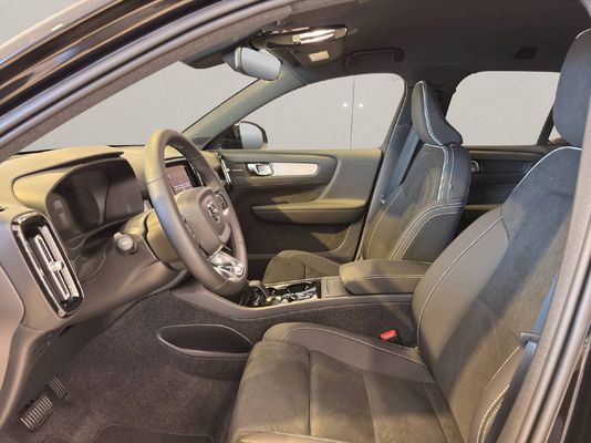 Volvo XC40 2.0 B3 MH Plus Dark