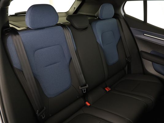 Volvo EX30 CC E60 Twin Performance A