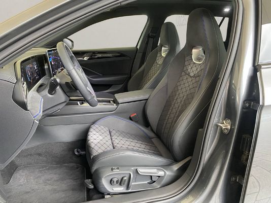 VW Passat Variant 2.0 TDI R-Line DSG