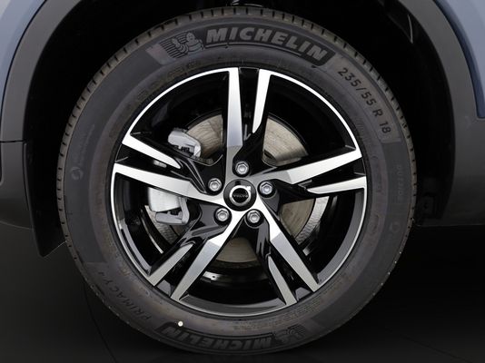 Volvo XC40 2.0 B3 MH Plus Dark