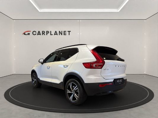 Volvo XC40 2.0 B3 MH Plus Dark