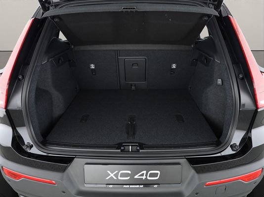 Volvo XC40 2.0 B3 MH Plus Dark