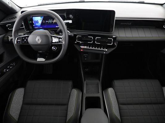 Renault R4 E-Tech Comfort Range iconic