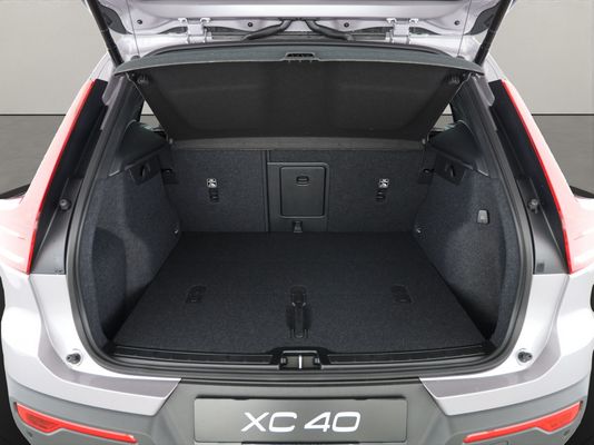 Volvo XC40 2.0 B3 MH Plus Dark
