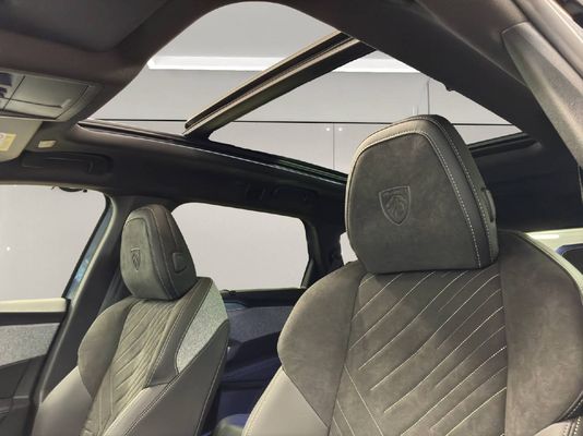 Peugeot 5008 e-Launch Edition AWD