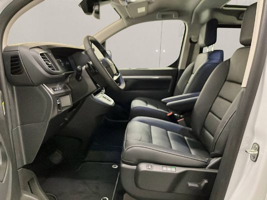 Peugeot Traveller Standard 2.2 BlueHDi