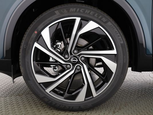 Nissan Qashqai 1.3 DIG-T Tekna+ 4x4