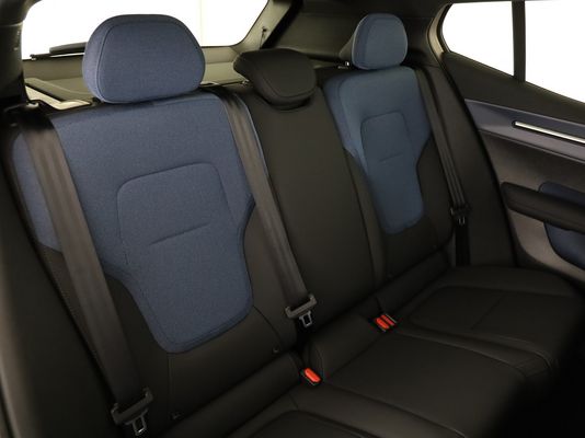 Volvo EX30 CC E60 Twin Performance A