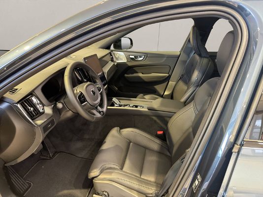 Volvo XC60 2.0 B5 MH Ultra Dark AWD