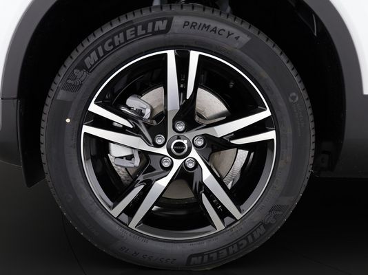 Volvo XC40 2.0 B3 MH Plus Dark