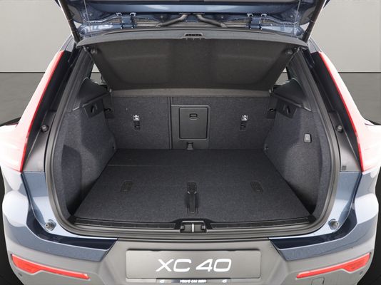 Volvo XC40 2.0 B3 MH Plus Dark