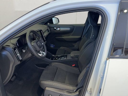 Volvo XC40 2.0 B3 MH Plus Dark