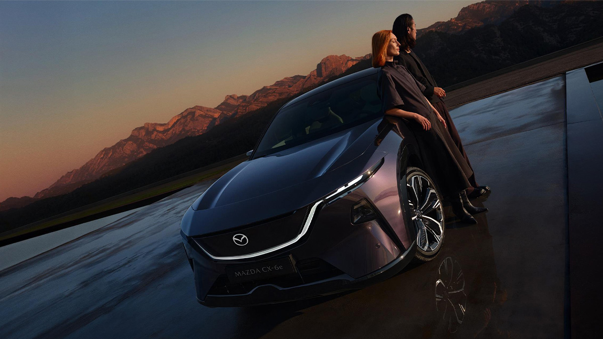 Der brandneue Mazda CX-6e von vorne